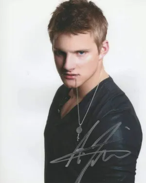 ALEXANDER LUDWIG SIGNED AUTOGRAPH 8X10 PHOTO B- CATO THE HUNGER GAMES STUD, VIKINGS, LONE SURVIVOR, BAD BOYS FOR LIFE, RACE TO WITCH MOUNTAIN