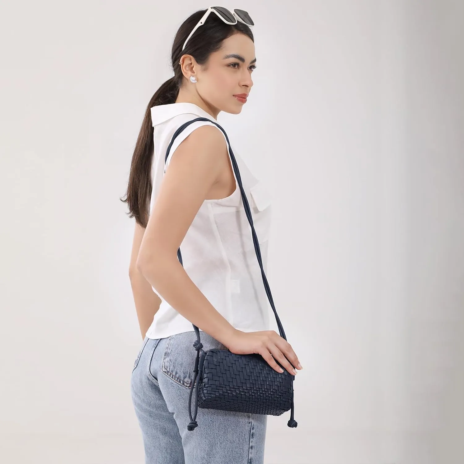 Crossbody Bag For Women Hand Woven Vegan Leather Zip Small Crossbody Bags Shoulder Bag Sling Cross Body Phone Purse