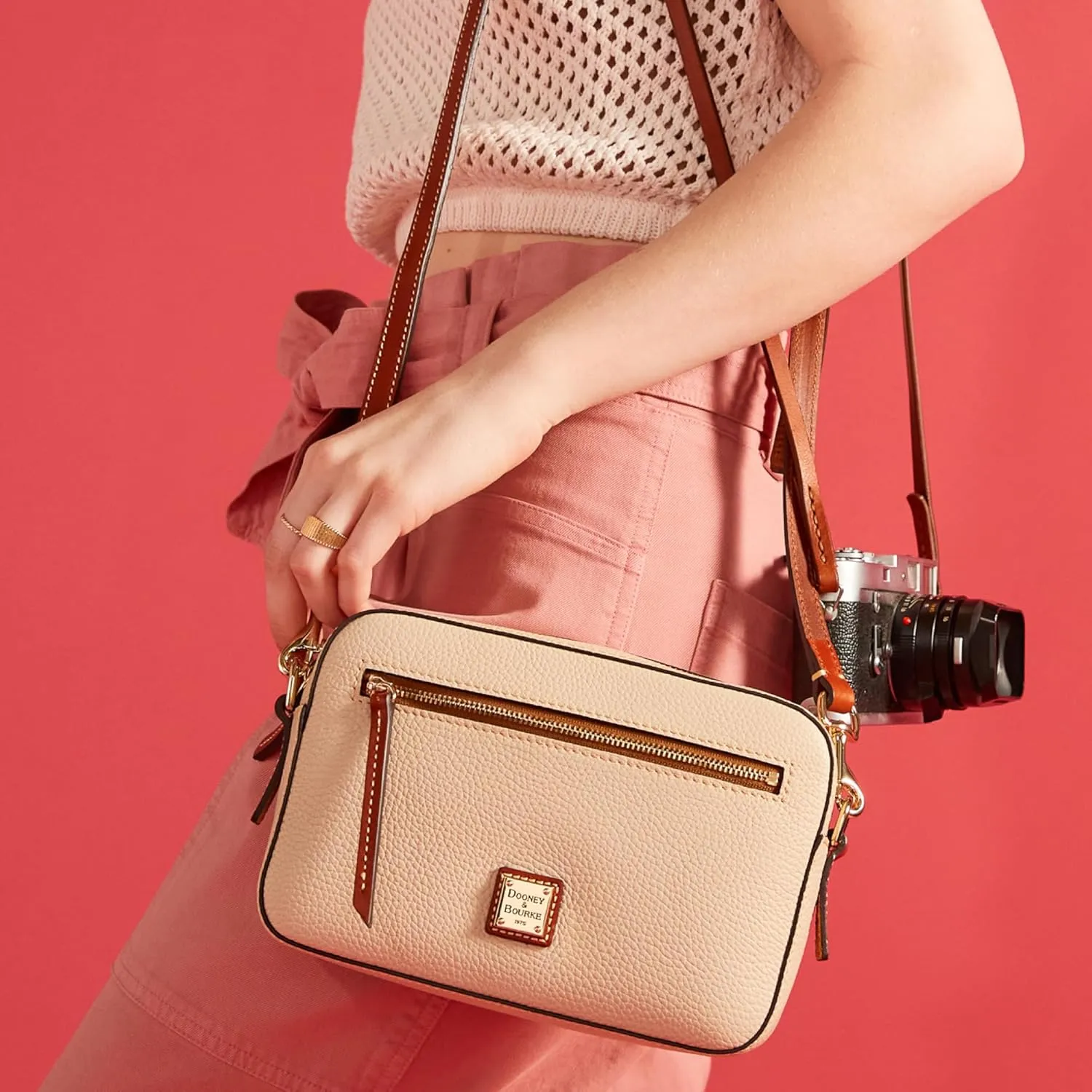 Dooney & Bourke Women's Camera Zip Crossbody in Pebble Grain Leather, Small Handbag with Adjustable Shoulder Strap