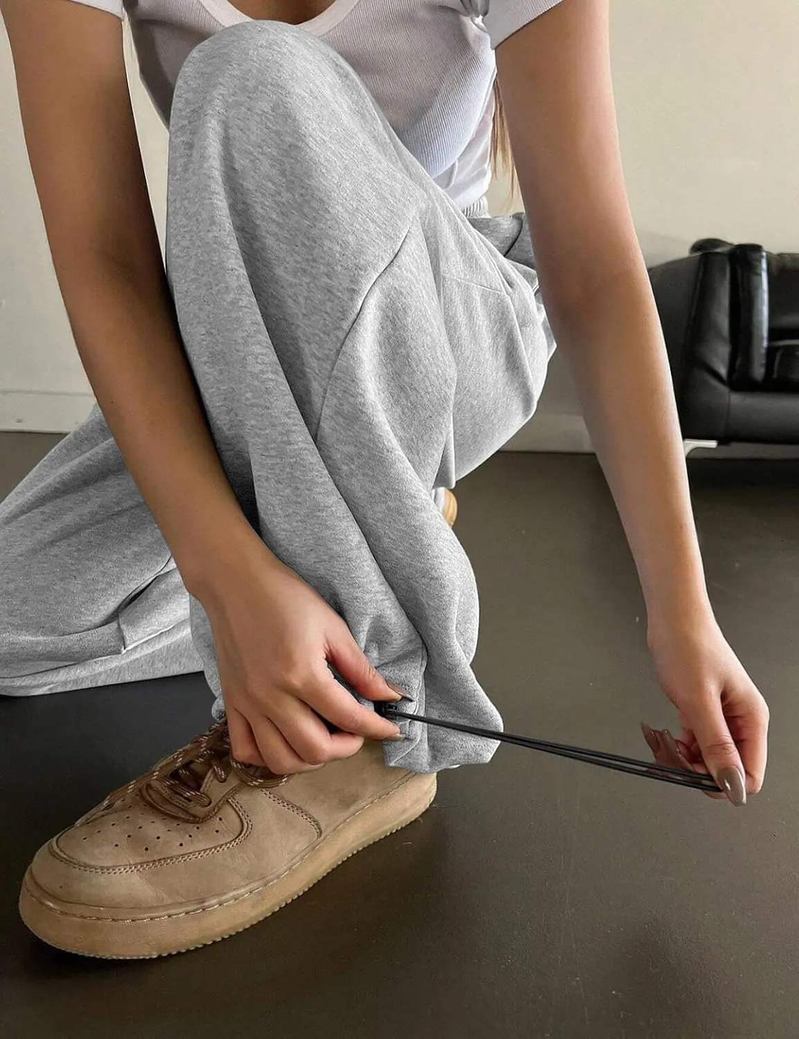 HeSaYep Fleece Lined Sweatpants for Women Winter Warm Wide Leg Drawstring Cuffs Baggy Sweat Pants with Pockets