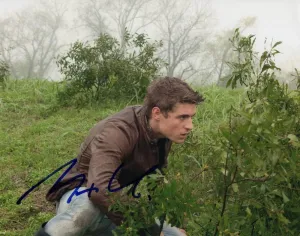 MAX IRONS SIGNED AUTOGRAPH 8X10 PHOTO - THE HOST STUD, THE RIOT CLUB, WHITE GOLD