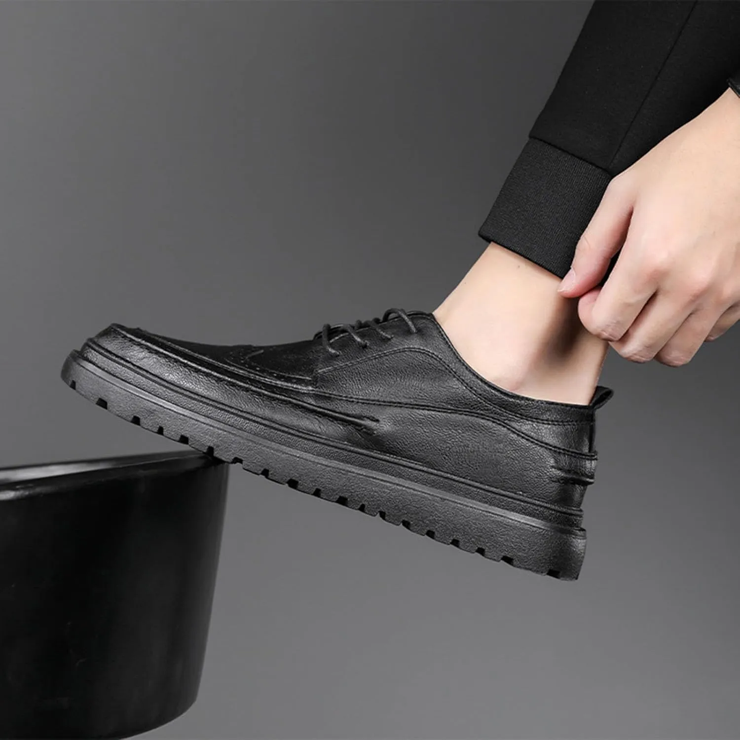 Men's Vintage Fashion Embossed Lace-up Brogue Leather Shoes Comfortable Formal Dress Business Wedding Tuxedo Leather Shoes