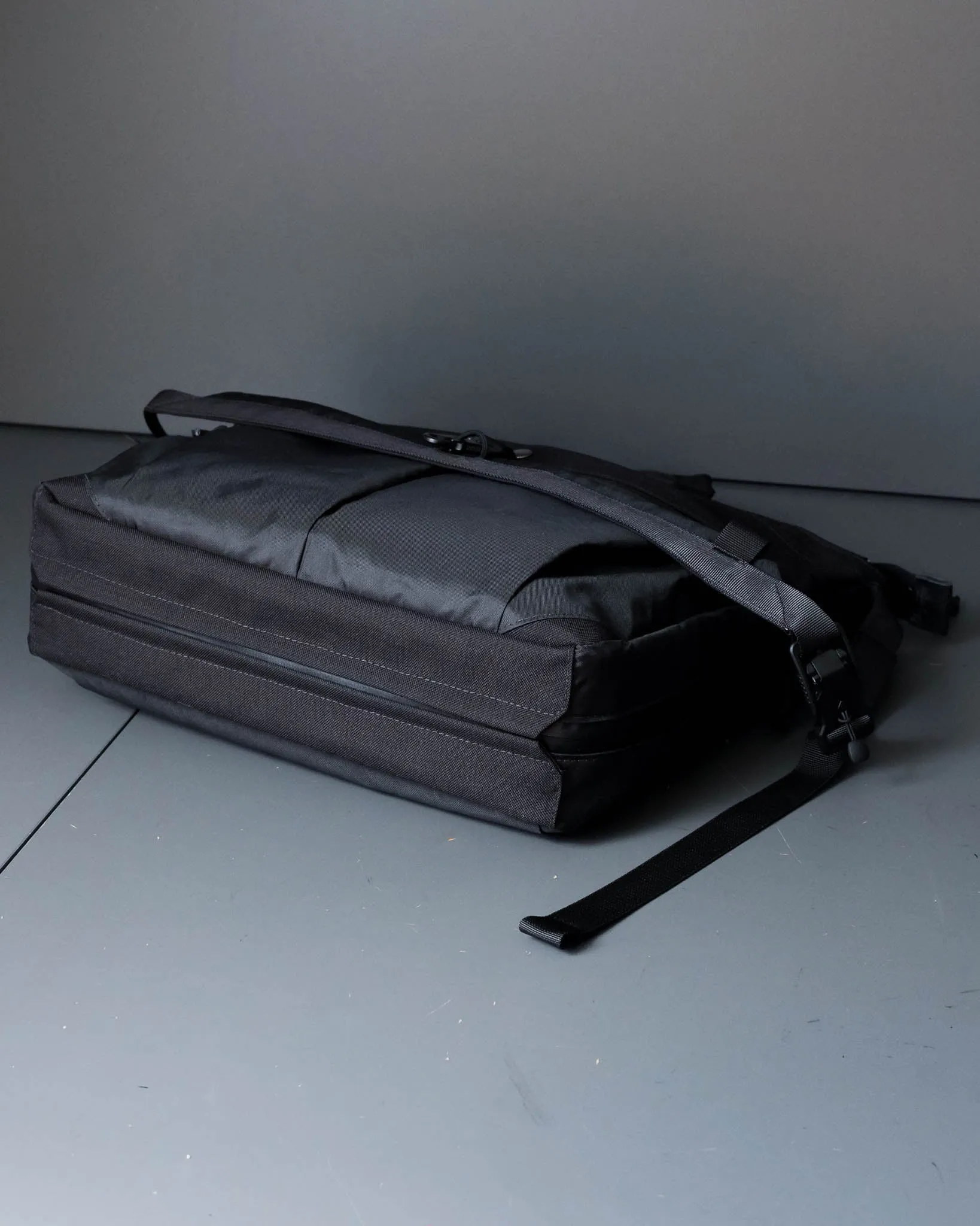 Messenger Tote V1 Black