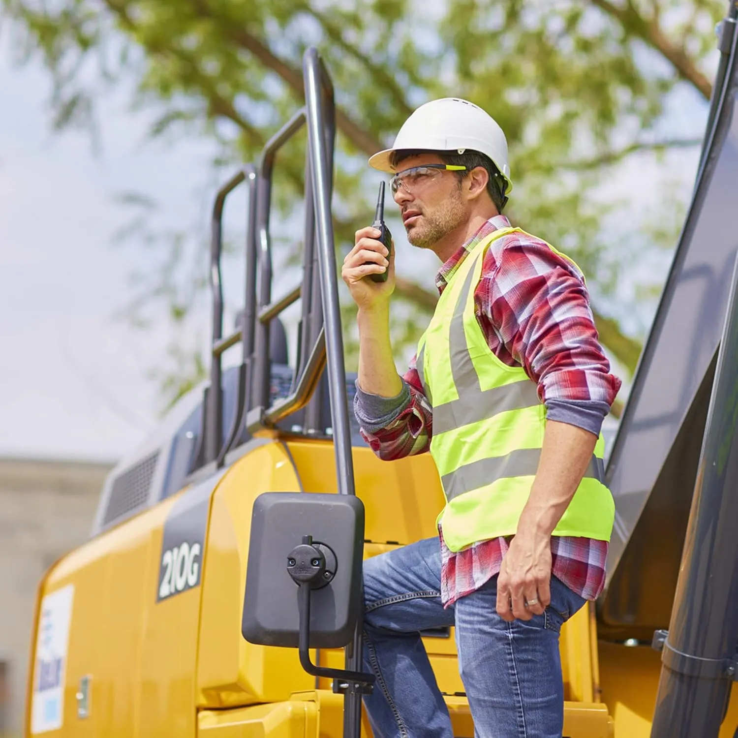 Midland® – MB400X6MC - Business Two-Way Radio - Easy to Program - 16 Channels Covers up to a 350,000 Square Foot Warehouse Construction Hospitality Event Management - Radios and Charger Bundle