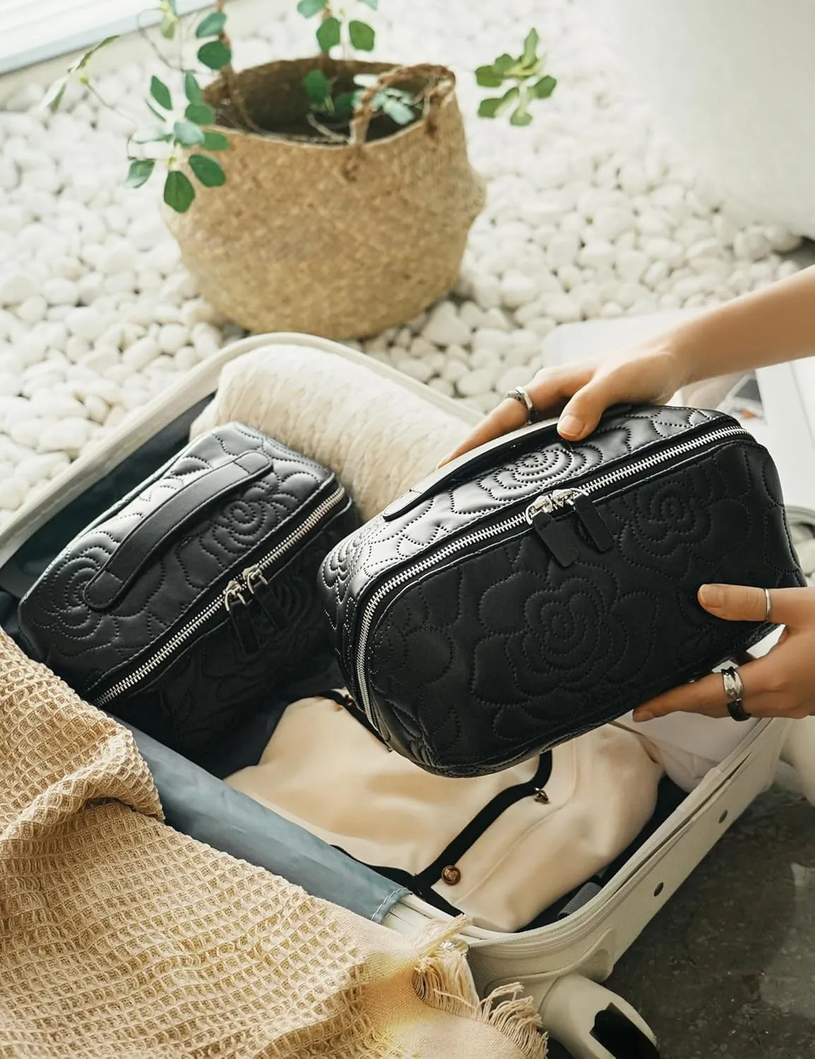 Popvibe Open Flat Makeup Bag Travel Cosmetic Case for Women, Large Capacity Toiletry Travel Bag with Zipper, Portable Aesthetic Floral Make Up Organizer Pouch for Toiletries Makeup Brush, Black Medium