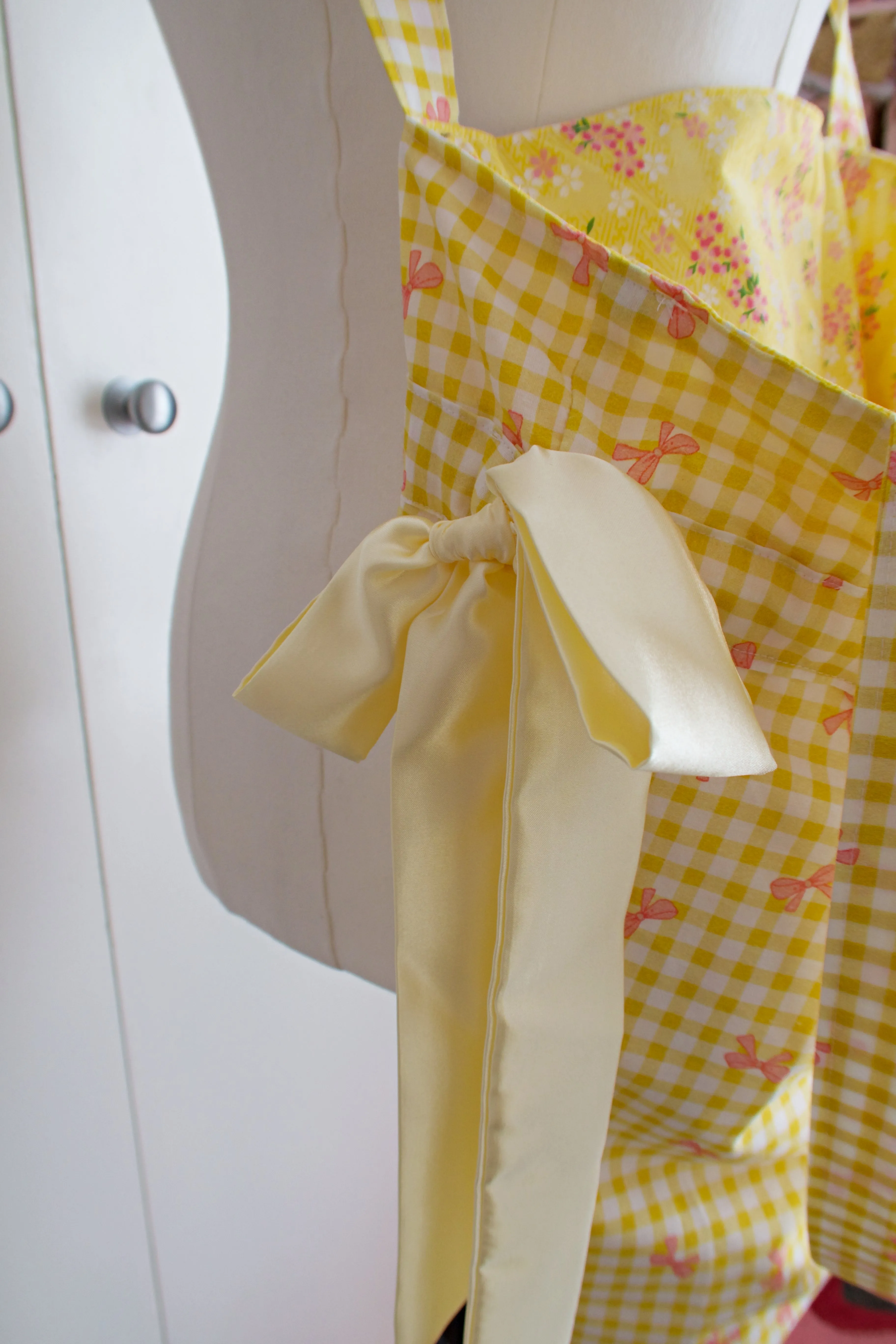 Pretty Yellow Bow Tote Bag