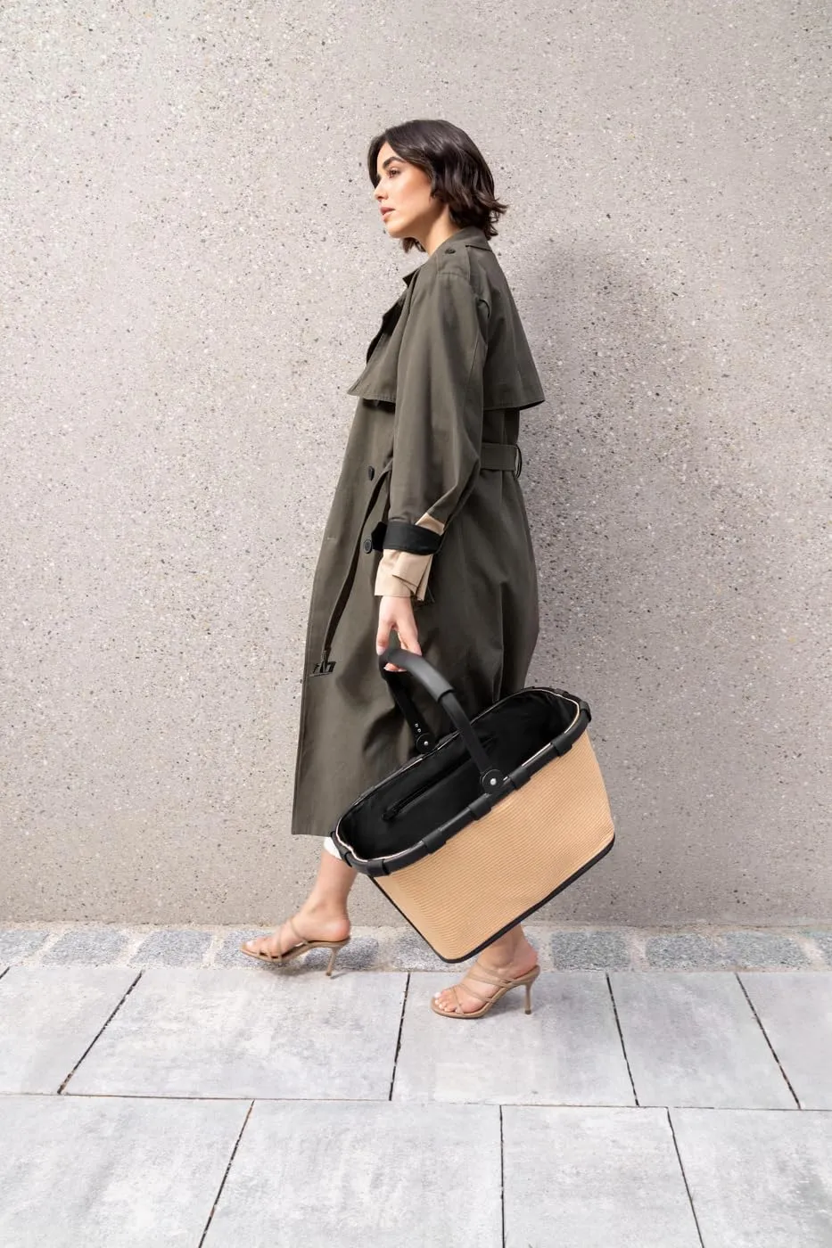 reisenthel Carrybag Frame Raffia Black - Sturdy Shopping Basket with Lots of Storage Space and Practical Inner Pocket - Elegant and Water-Repellent Design