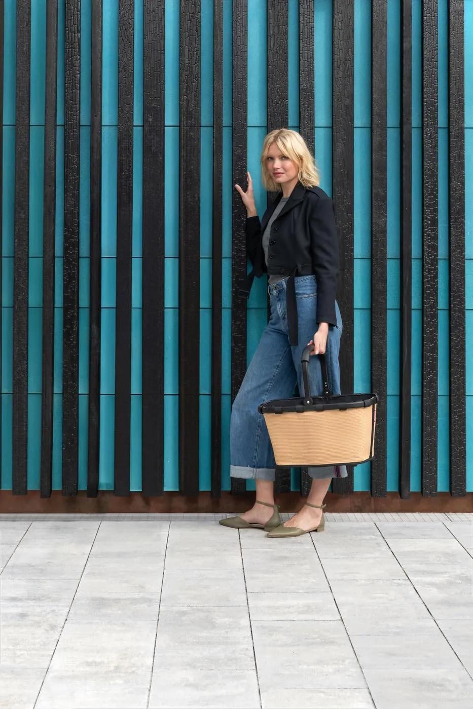 reisenthel Carrybag Frame Raffia Black - Sturdy Shopping Basket with Lots of Storage Space and Practical Inner Pocket - Elegant and Water-Repellent Design