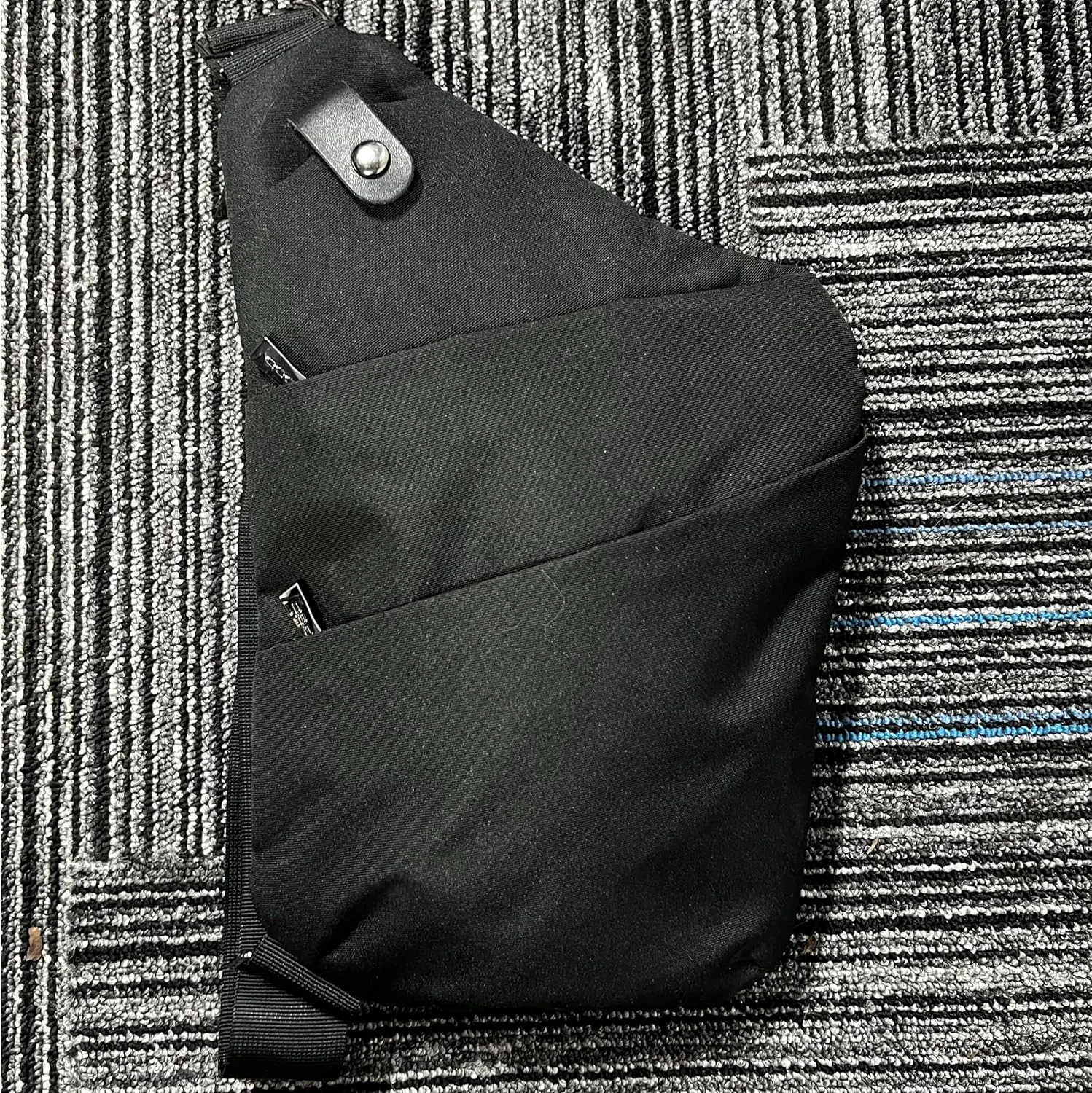 VADOO Sling Bag - Anti-theft Crossbody Shoulder Bag for Men and Women