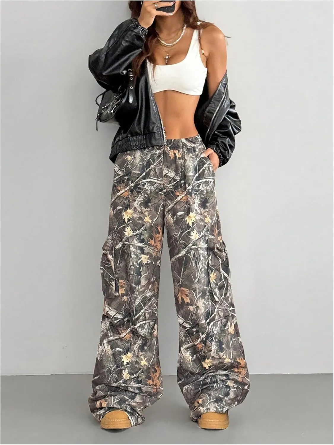 Verdusa Women's Camo Cargo Y2K Flare Pants Drawstring Waist Straight Leg Loose Trousers with Pockets