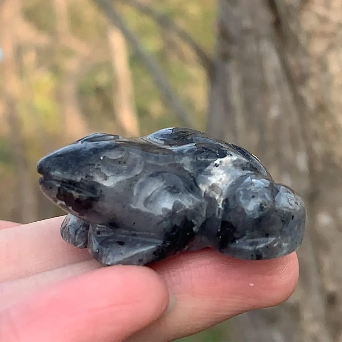 YGLINE Natural Crystal Frog Healing Stone Figurines,1.5 Inches Hand Carved Pocket Animal Room Decor Gemstone